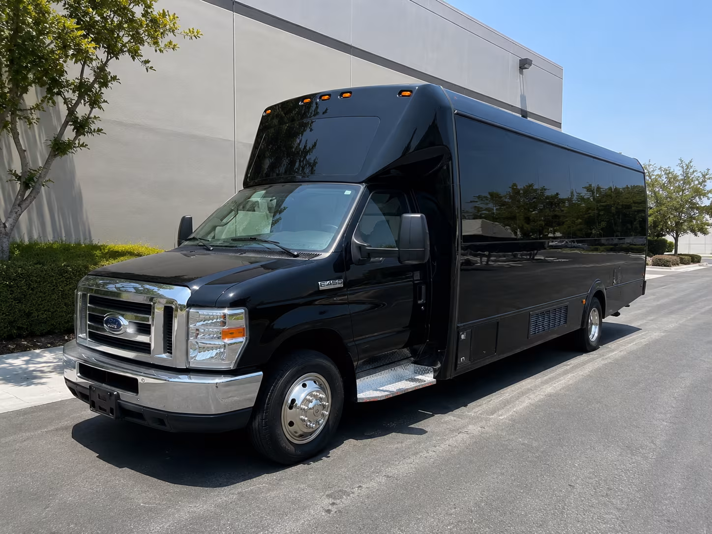 wedding bus rentals for venues around grapevine lake and cross timbers